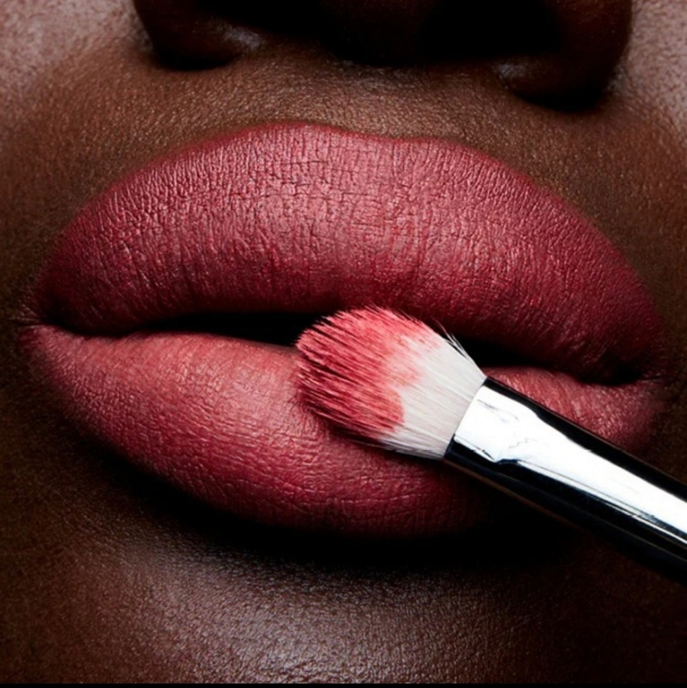 MAC "A LITTLE TAMED" POWDER ๐ ๐ - Picture 2 of 12